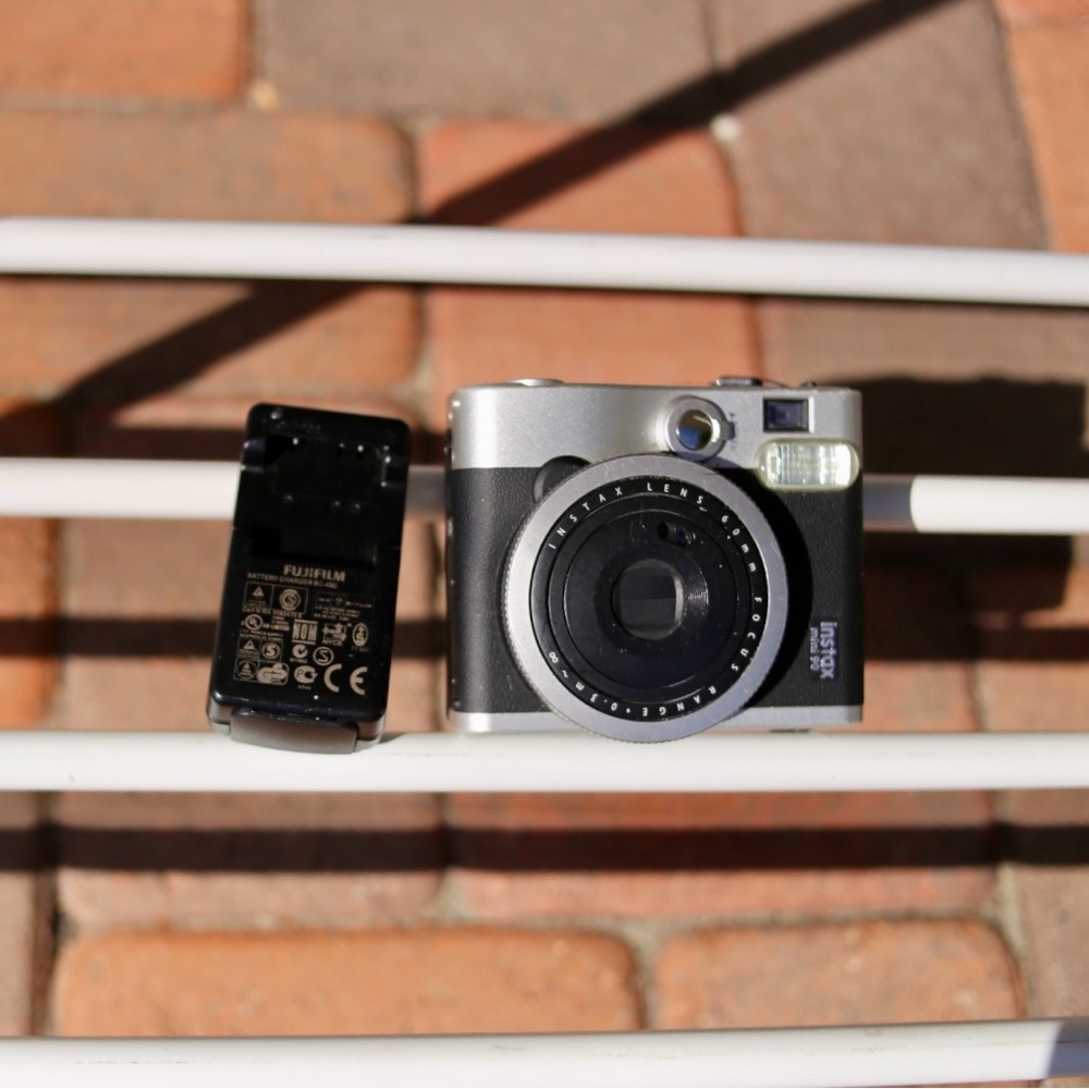 Fujifilm Instax Mini 90 Neo Classic Polaroid Film Camera - Picture 2 of 6